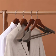 ভেলভেট এক্সট্রা ওয়াইড শোল্ডার কাঠের হ্যাঙ্গার